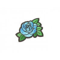 applicatie geborduurde blauwe roos met groene bladeren