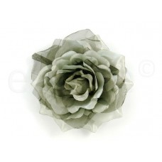 bloem corsage met organza bladeren grijs