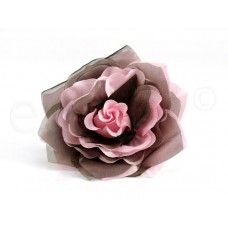 bloem corsage roze met zwarte organza bladeren